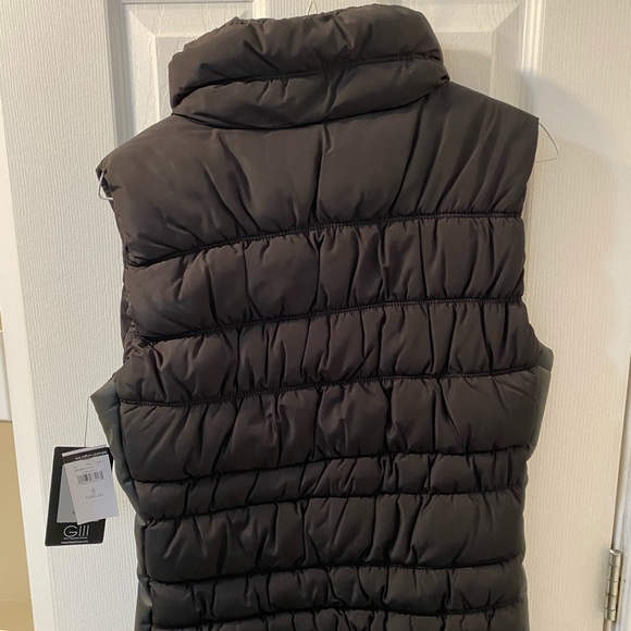 Small Black Black Rivet Puffer Vest - Picture 2 of 2